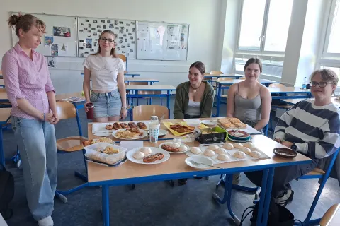 Tout le monde peut cuisiner! Francouzská konverzace zakončena sladkou hostinou